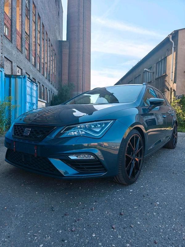 Blau Gebraucht 2020 Cupra Leon Kombi | 24.000 € (Guter Preis) - Bild 1/4