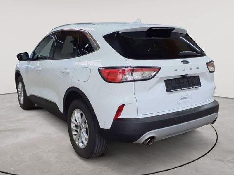 Gebraucht Ford Kuga Titanium 120 PS (88 kW) 2023 Frozen white SUV