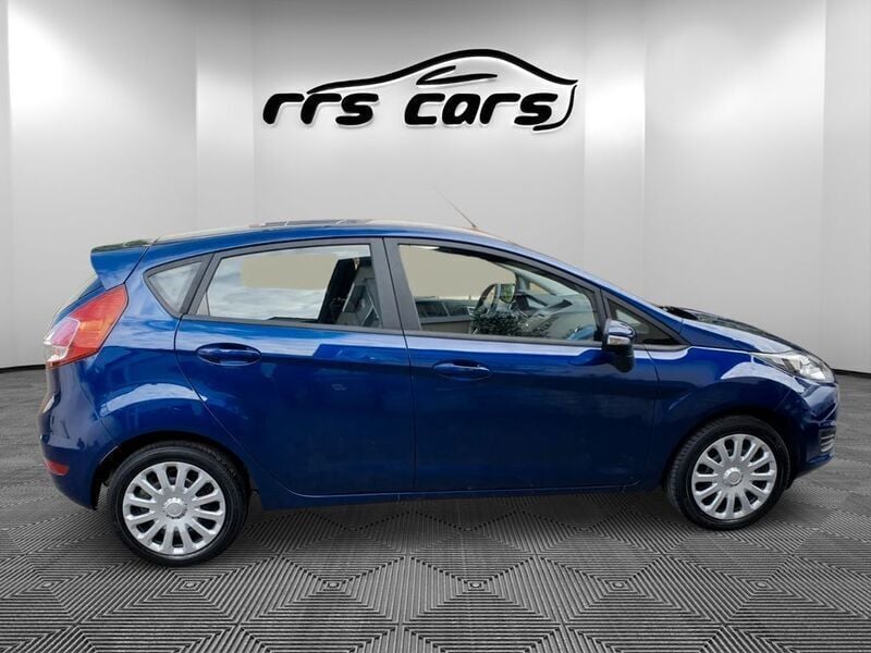 Gebraucht Ford Fiesta Trend 82 PS (60 kW) 2016 Indicblau metallic Kleinwagen