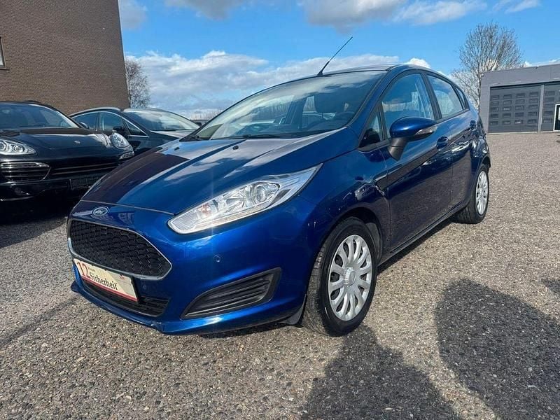 Gebraucht Ford Fiesta Trend 101 PS (74 kW) 2016 Blau Limousine