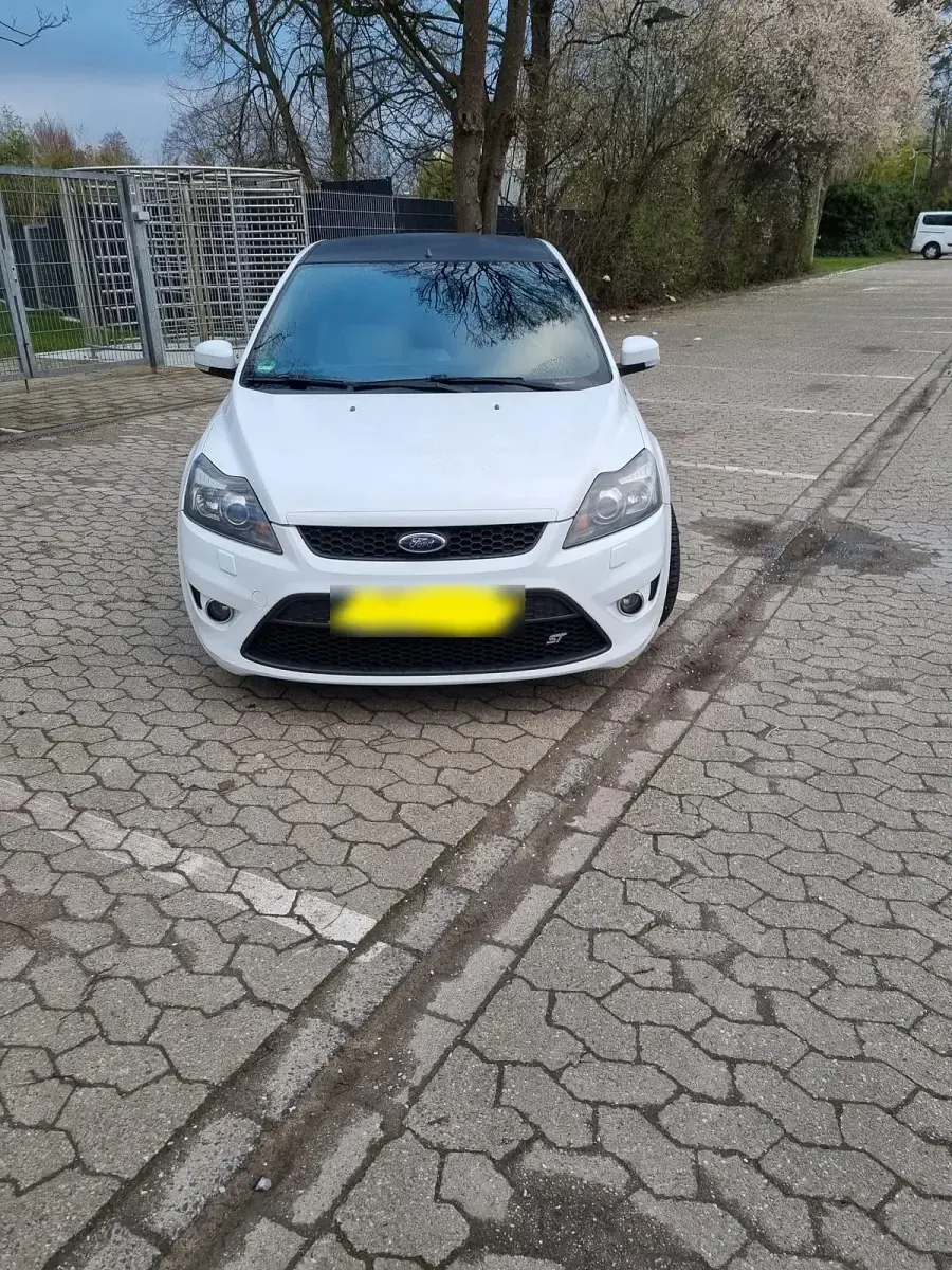Gebraucht Ford Focus ST 225 PS (165 kW) 2008 Weiß Limousine