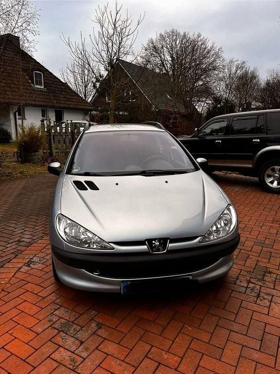 Grau Gebraucht 2003 Peugeot 206 Kombi | 2.300 € (Etwas zu teuer) - Bild 1/4
