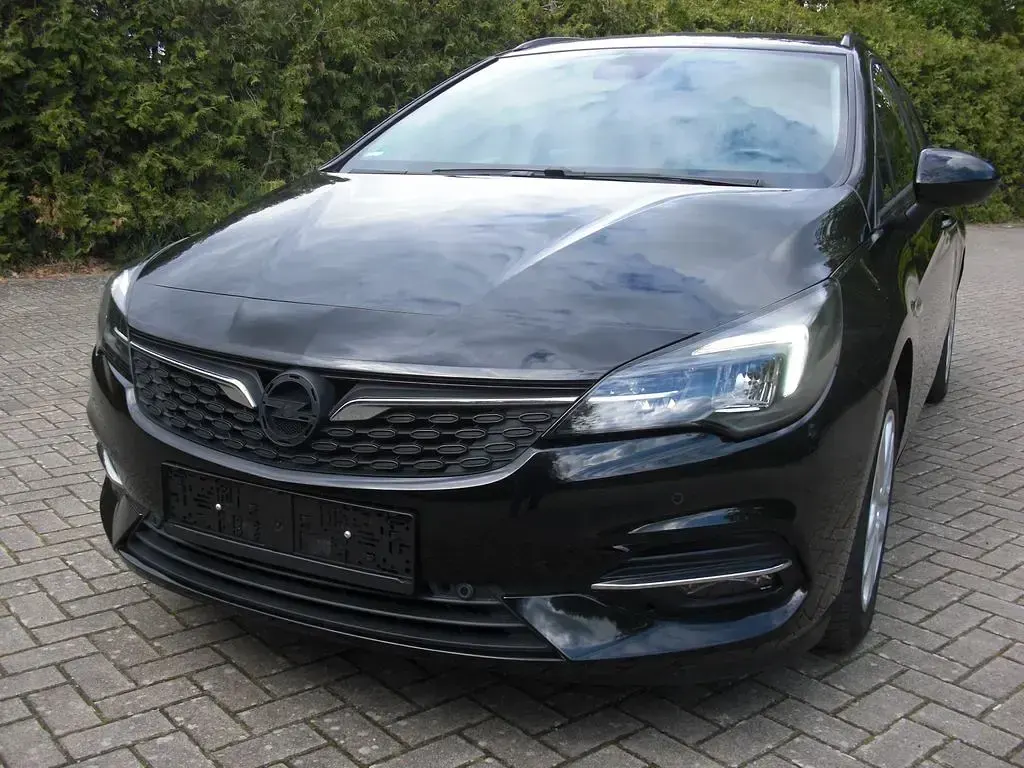 Używany Opel Astra Edition 105 KM (77 kW) 2022 Czarny Hatchback