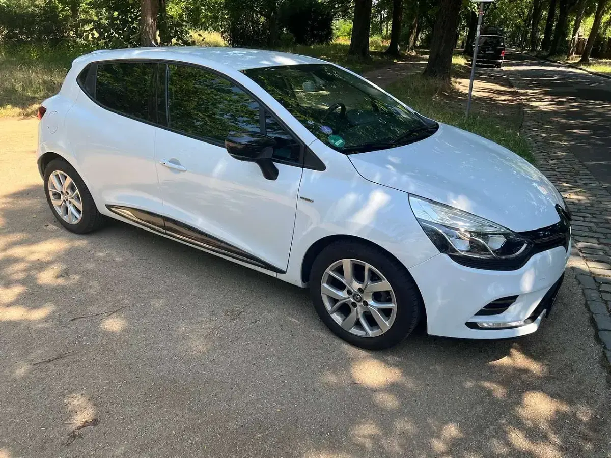 Gebraucht Renault Clio LIMITED Deluxe 90 PS (66 kW) 2019 Gletscherweiss Kleinwagen