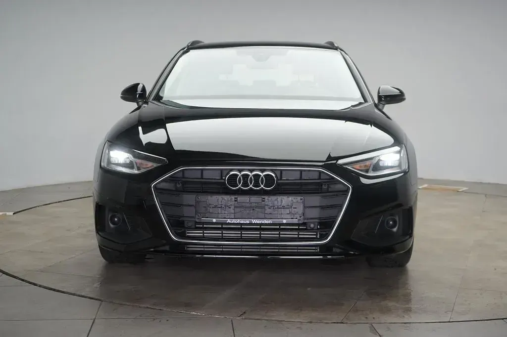 Gebraucht Audi A4 204 PS (150 kW) 2023 Brilliant black Kombi