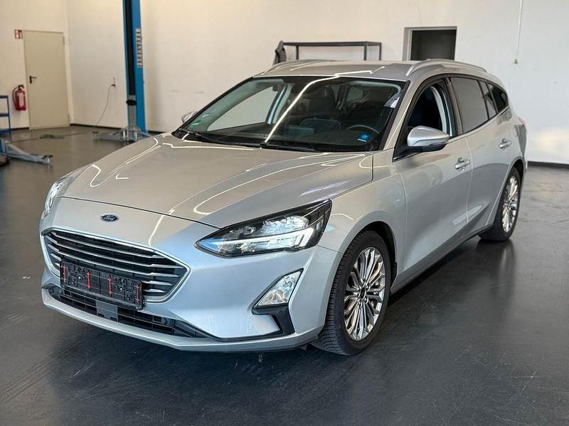 Grau Gebraucht 2019 Ford Focus Titanium Limousine | 10.990 € (Guter Preis) - Bild 1/4