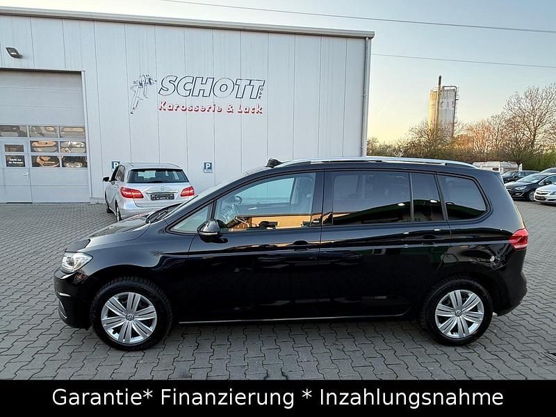 Gebraucht VW Touran 150 PS (110 kW) 2018 Schwarz Van / Kleinbus