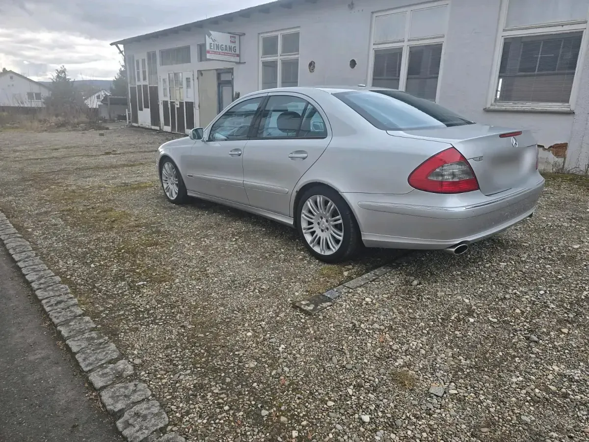 Gebraucht Mercedes E280 190 PS (139 kW) 2007 Silber Limousine