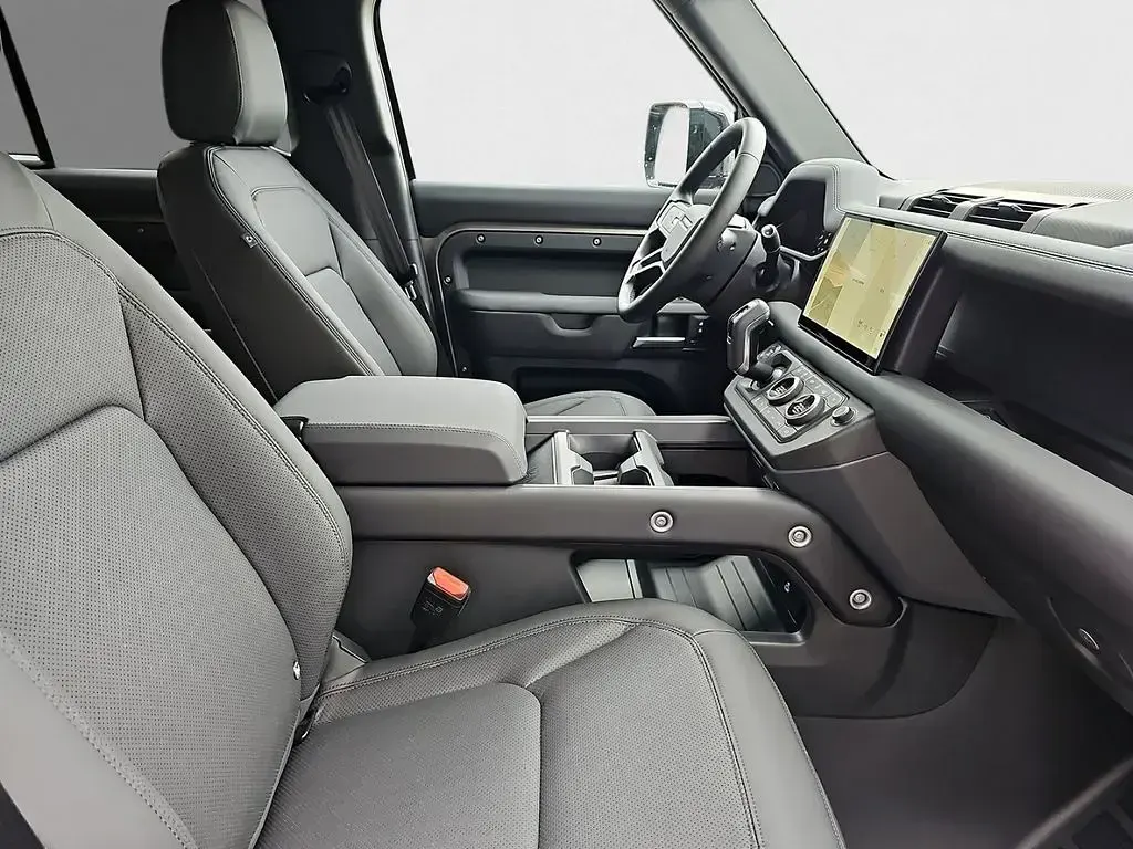 Gebraucht Land Rover Defender SE Dynamic 249 PS (183 kW) 2025 Silber SUV