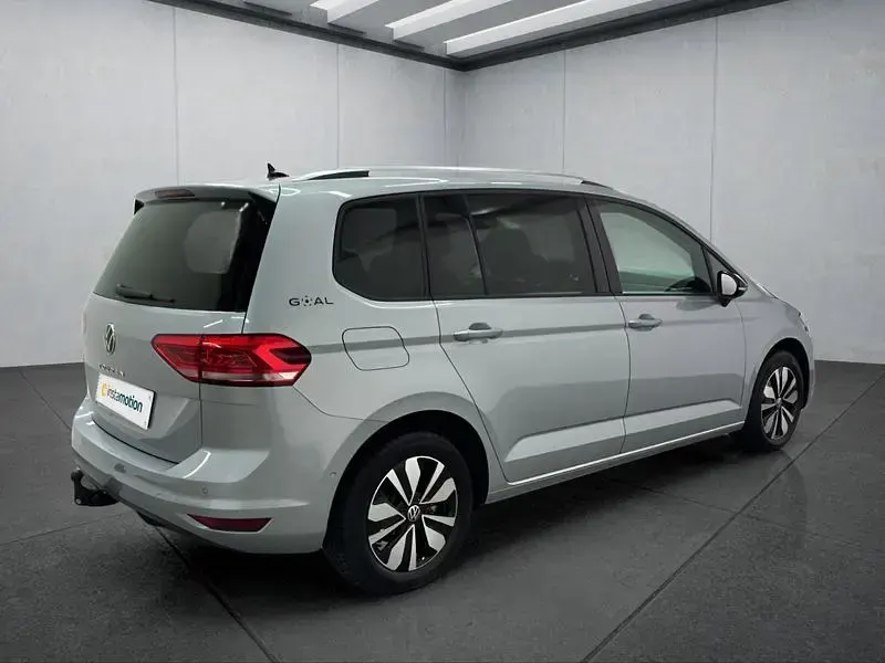 Gebraucht VW Touran 150 PS (110 kW) 2025 Silber Van / Kleinbus