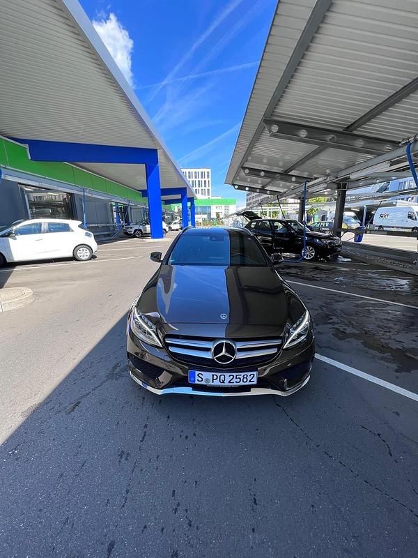 Braun Gebraucht 2017 Mercedes C250 AMG line Kombi | 21.700 € (Guter Preis) - Bild 1/4