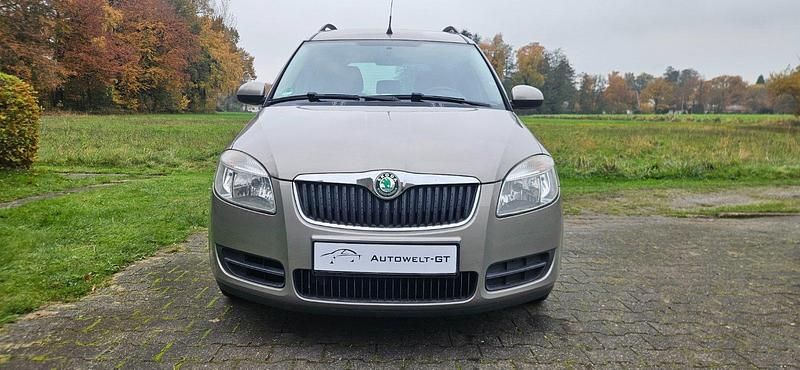 Grau Gebraucht 2010 Skoda Roomster Plus Edition Van / Kleinbus | 2.999 € (Fairer Preis) - Bild 1/4