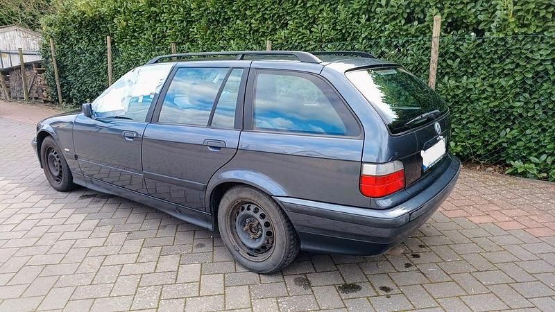 Gebraucht BMW 318 116 PS (85 kW) 1998 Grau Kombi