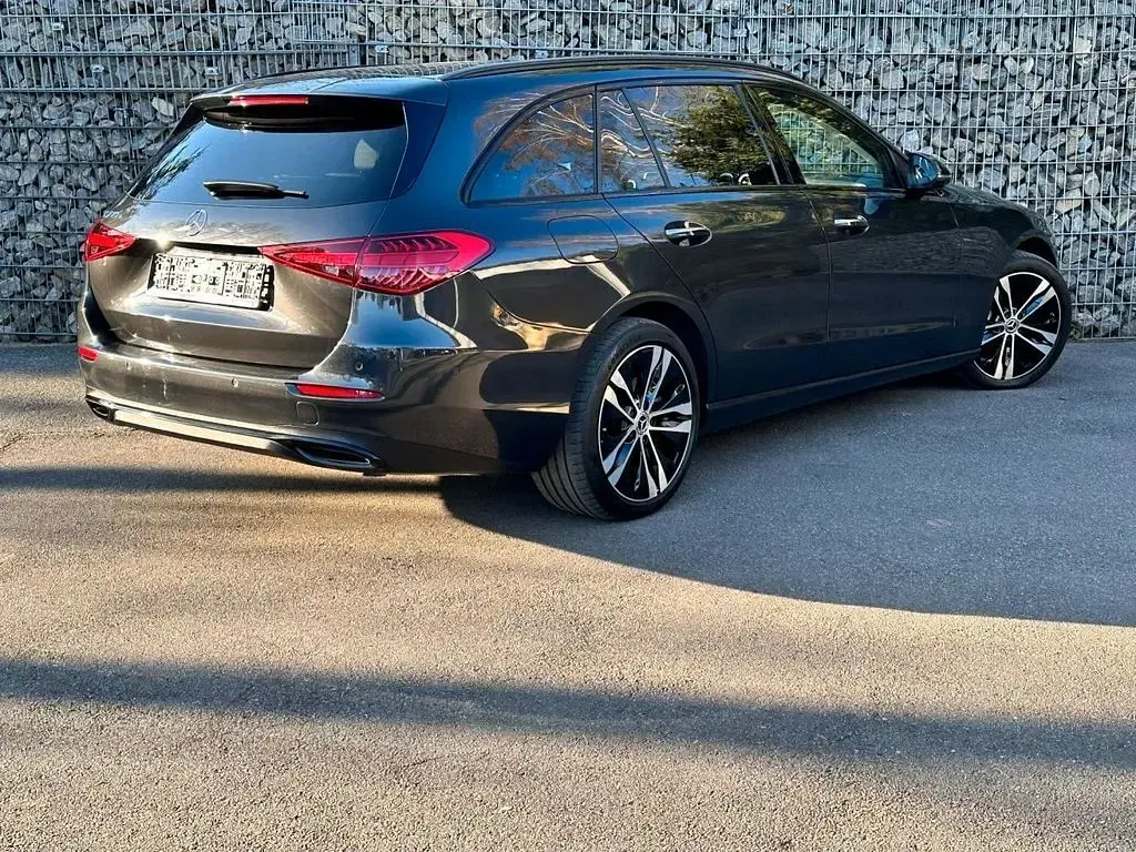 Gebraucht Mercedes C300e 204 PS (150 kW) 2022 Grau Kombi