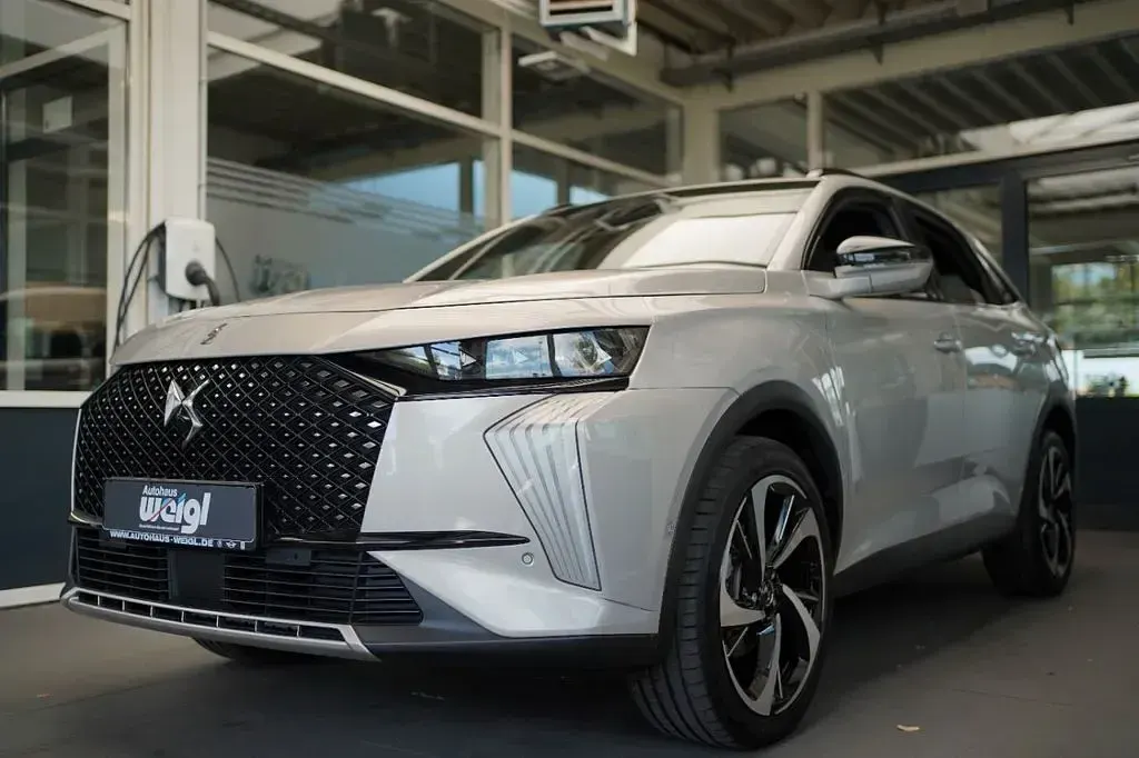 Gebraucht DS Automobiles DS7 Crossback Opera 131 PS (96 kW) 2024 Grau SUV