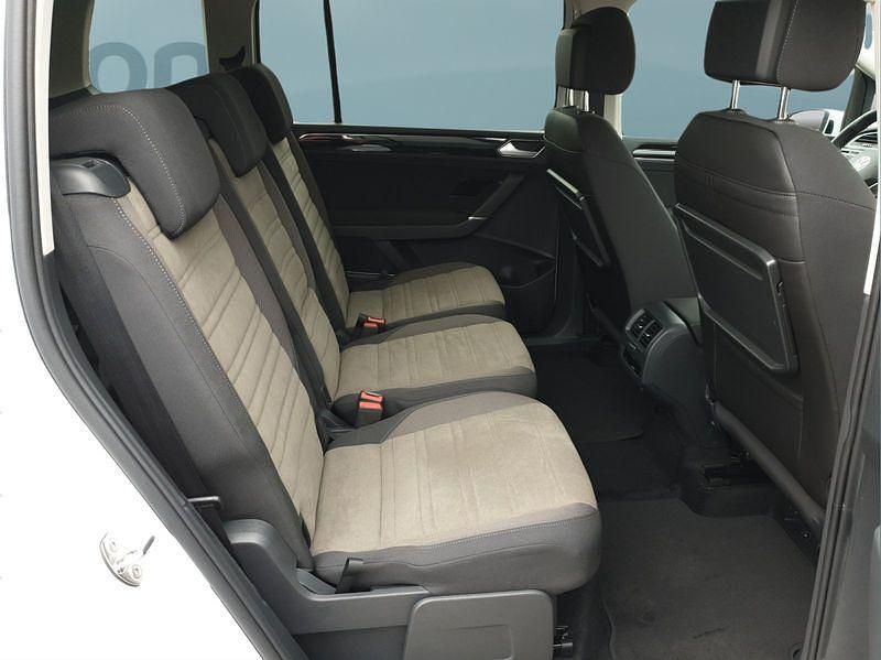 Neu VW Touran 150 PS (110 kW) 2026 Weiß Van / Kleinbus