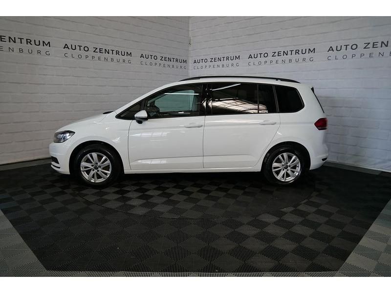 Gebraucht VW Touran Comfortline 150 PS (110 kW) 2022 Weiß Van / Kleinbus