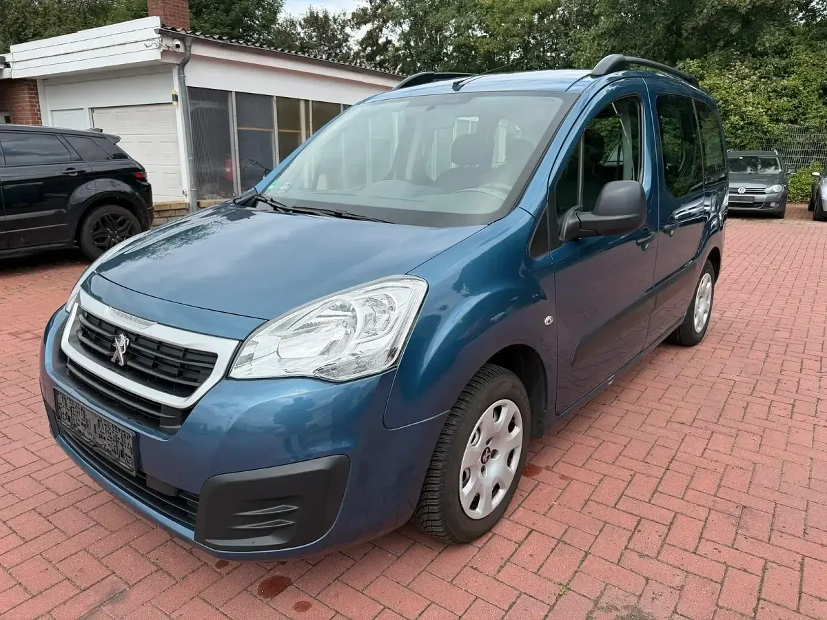 Gebraucht Peugeot Partner Tepee 110 PS (80 kW) 2017 Blau Van / Kleinbus