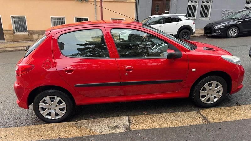 Gebraucht Peugeot 206 75 PS (55 kW) 2009 Rot Limousine