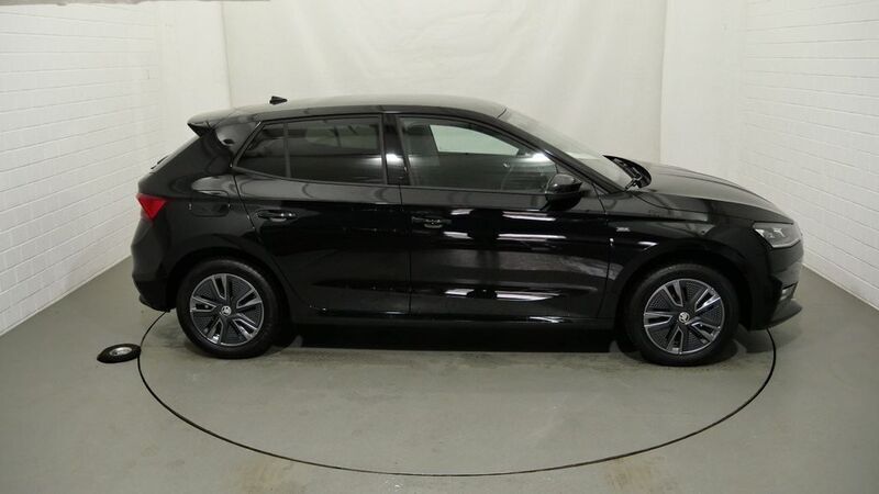 Neu Skoda Fabia Drive 95 PS (69 kW) 2025 Schwarz Kleinwagen