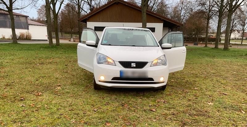 Weiß Gebraucht 2015 Seat Mii Kleinwagen | 6.500 € (Etwas zu teuer) - Bild 1/4
