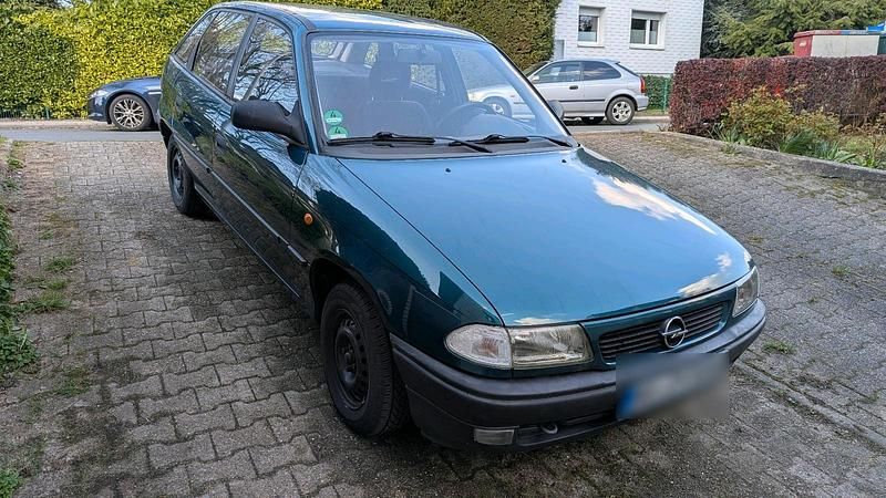 Gebraucht Opel Astra 75 PS (55 kW) 1997 Grün Limousine