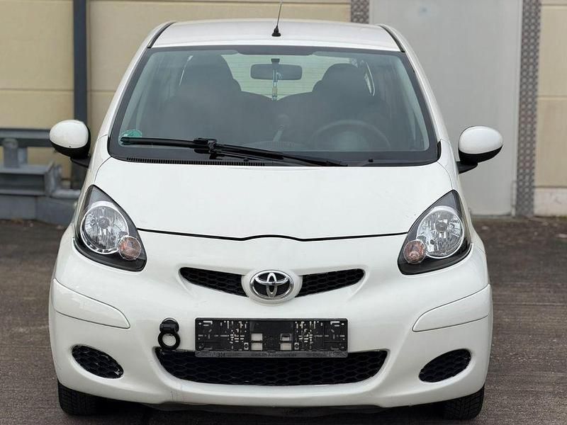 Gebraucht Toyota Aygo Cool 68 PS (50 kW) 2010 Weiß Kleinwagen