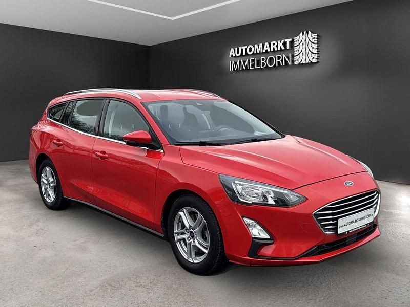 Gebraucht Ford Focus Cool & Connect 125 PS (91 kW) 2022 Rot Kombi