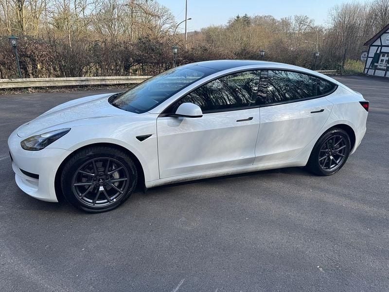 Gebraucht Tesla Model 3 Standard Range Plus 239 kW (325 PS) 2022 Weiß Limousine