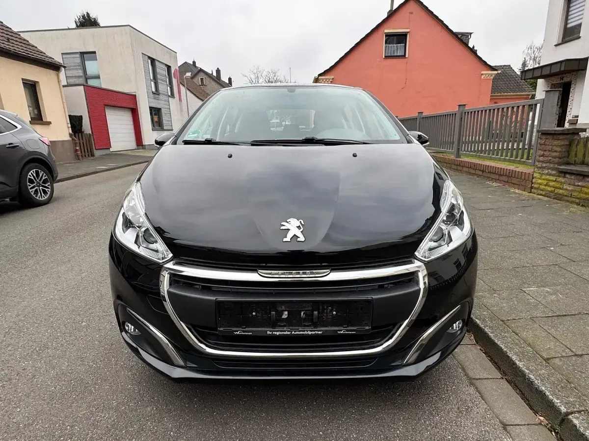Gebraucht Peugeot 208 83 PS (61 kW) 2018 Schwarz Kleinwagen