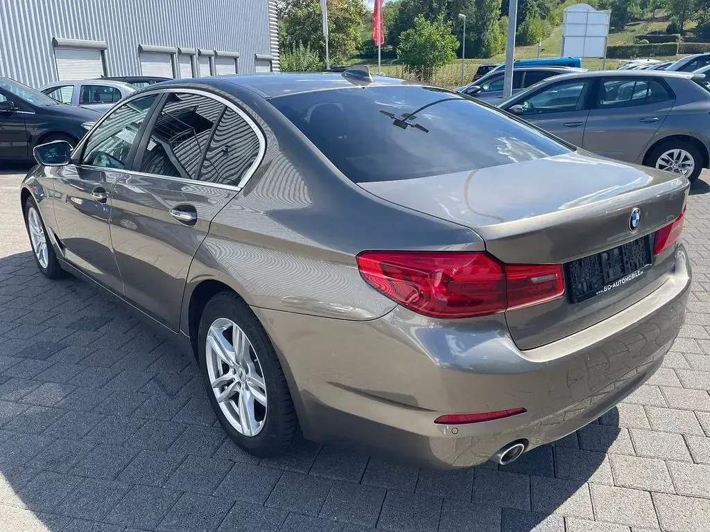 Gebraucht BMW 530 265 PS (194 kW) 2017 Gold Limousine