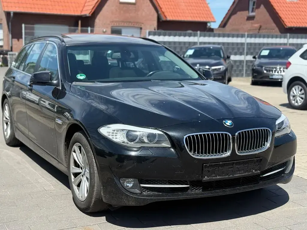 Gebraucht BMW 520 184 PS (135 kW) 2011 Schwarz Kombi