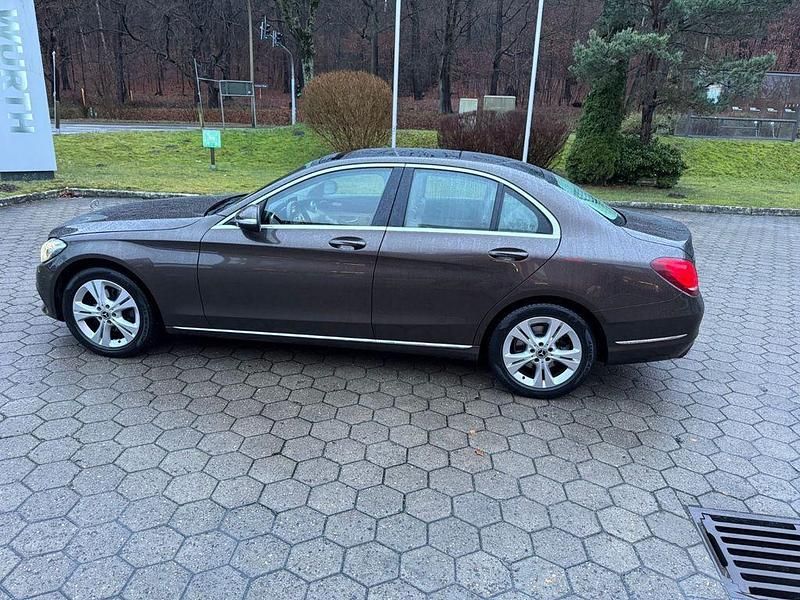 Braun Gebraucht 2014 Mercedes C200 Limousine | 19.500 € (Fairer Preis) - Bild 1/4