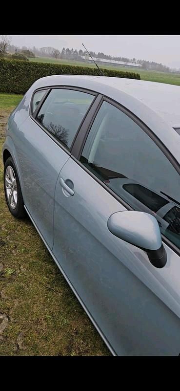 Grau Gebraucht 2007 Seat Leon Kleinwagen | 1.950 € (Guter Preis) - Bild 1/4