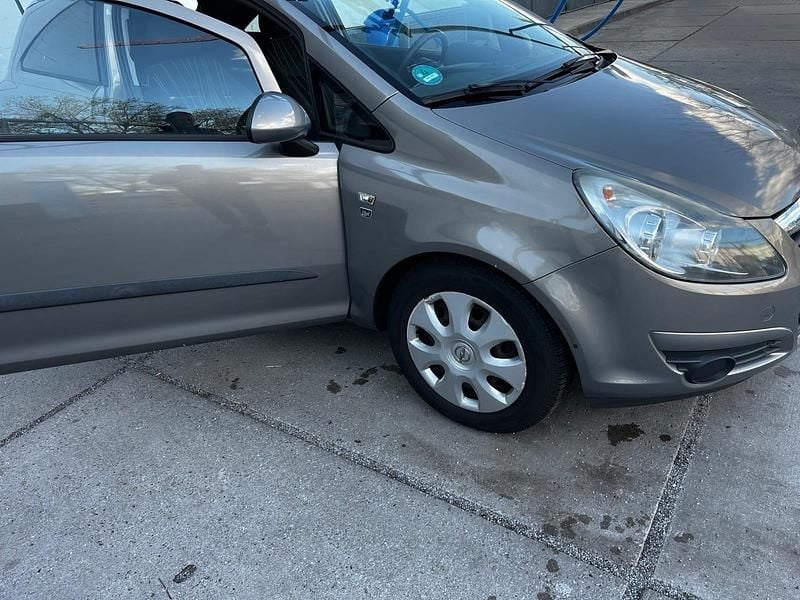 Używany Opel Corsa 85 KM (62 kW) 2010 Brązowy Hatchback