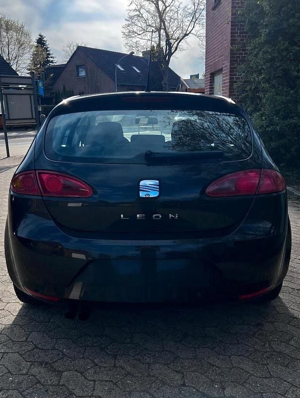 Second-hand Seat Leon Reference 140 CP (102 kW) 2005 Negru Hatchback