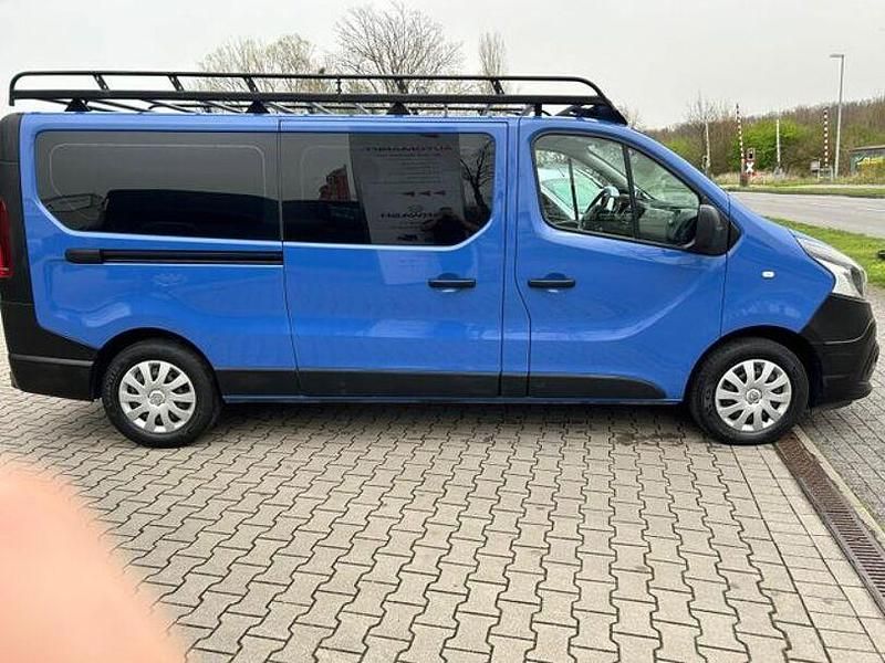 Second-hand Renault Trafic Expression 121 CP (88 kW) 2019 Albastru Monovolum