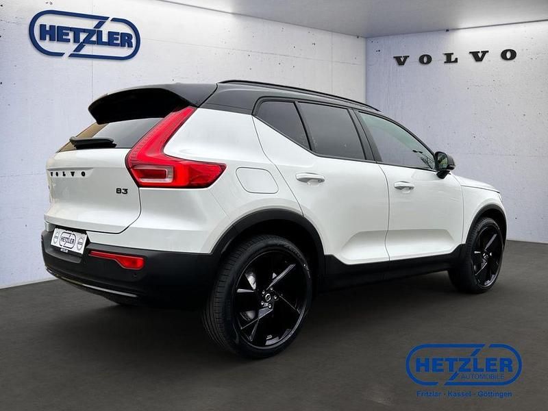 Neu Volvo XC40 Plus 163 PS (119 kW) 2025 Crystal white / metallic SUV