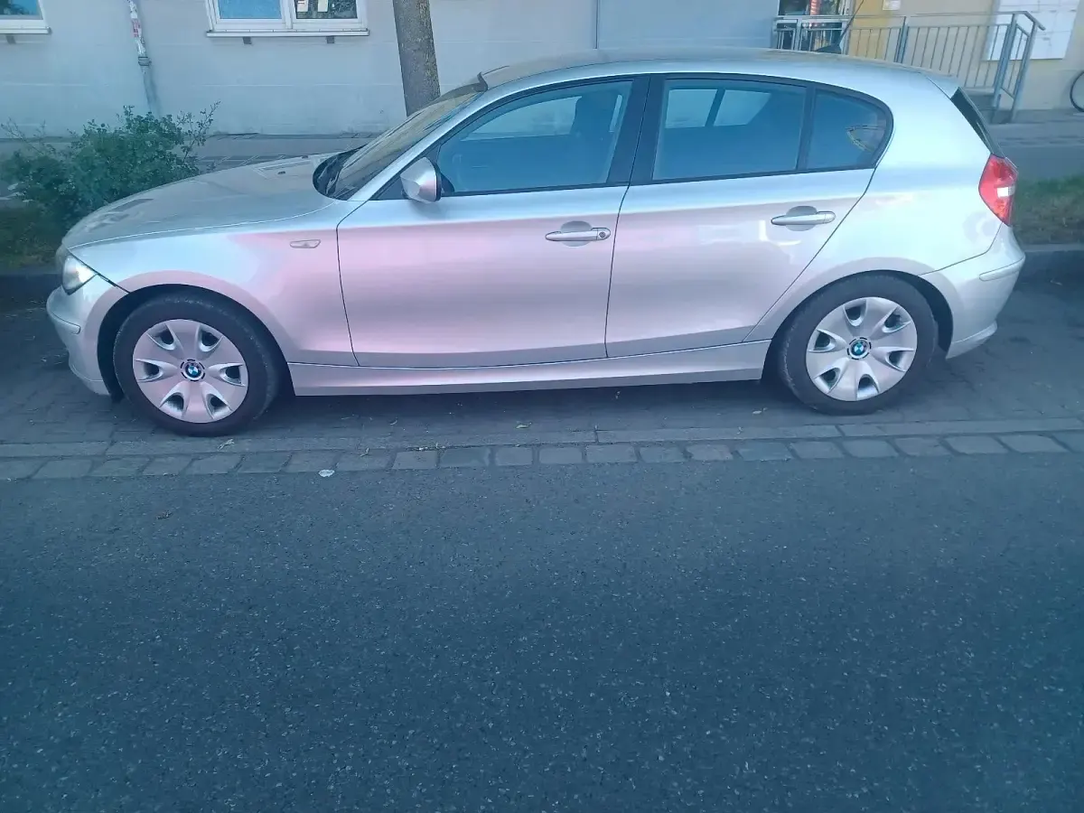 Gebraucht BMW 118 145 PS (106 kW) 2010 Silber Kleinwagen