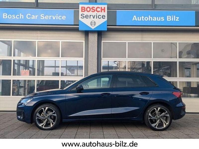 Navarrablau Gebraucht 2022 Audi A3 Advanced Limousine | 26.480 € (Fairer Preis) - Bild 1/4