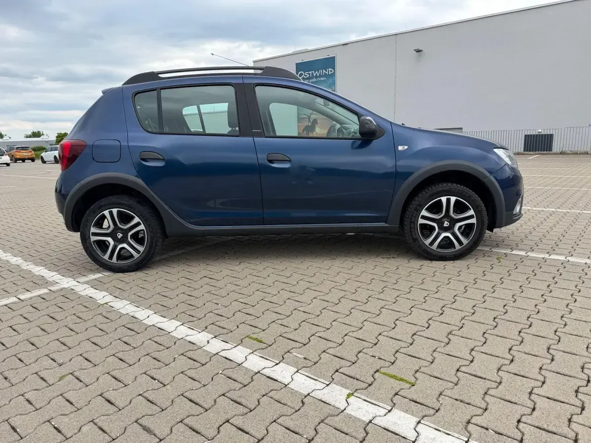 Gebraucht Dacia Sandero Celebration 90 PS (66 kW) 2018 Blau SUV