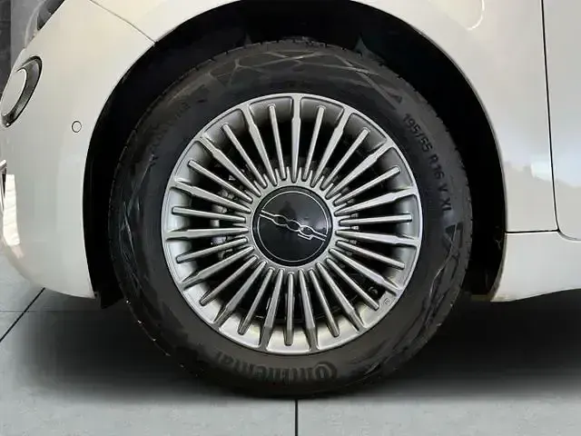 Gebraucht Fiat 500e 69 kW (95 PS) 2023 Arktis weiß Kleinwagen