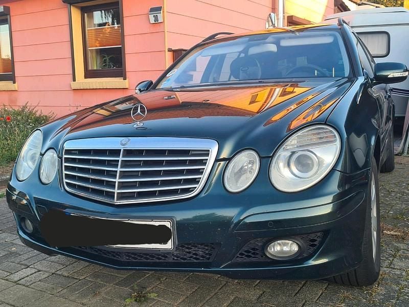 Grün Gebraucht 2006 Mercedes E280 Kombi | 4.300 € (Fairer Preis) - Bild 1/4