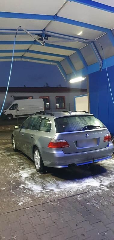 Gebraucht BMW 525 177 PS (130 kW) 2005 Grau Kombi