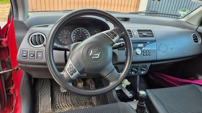 Gebraucht Suzuki Swift 92 PS (67 kW) 2005 Rot Kleinwagen