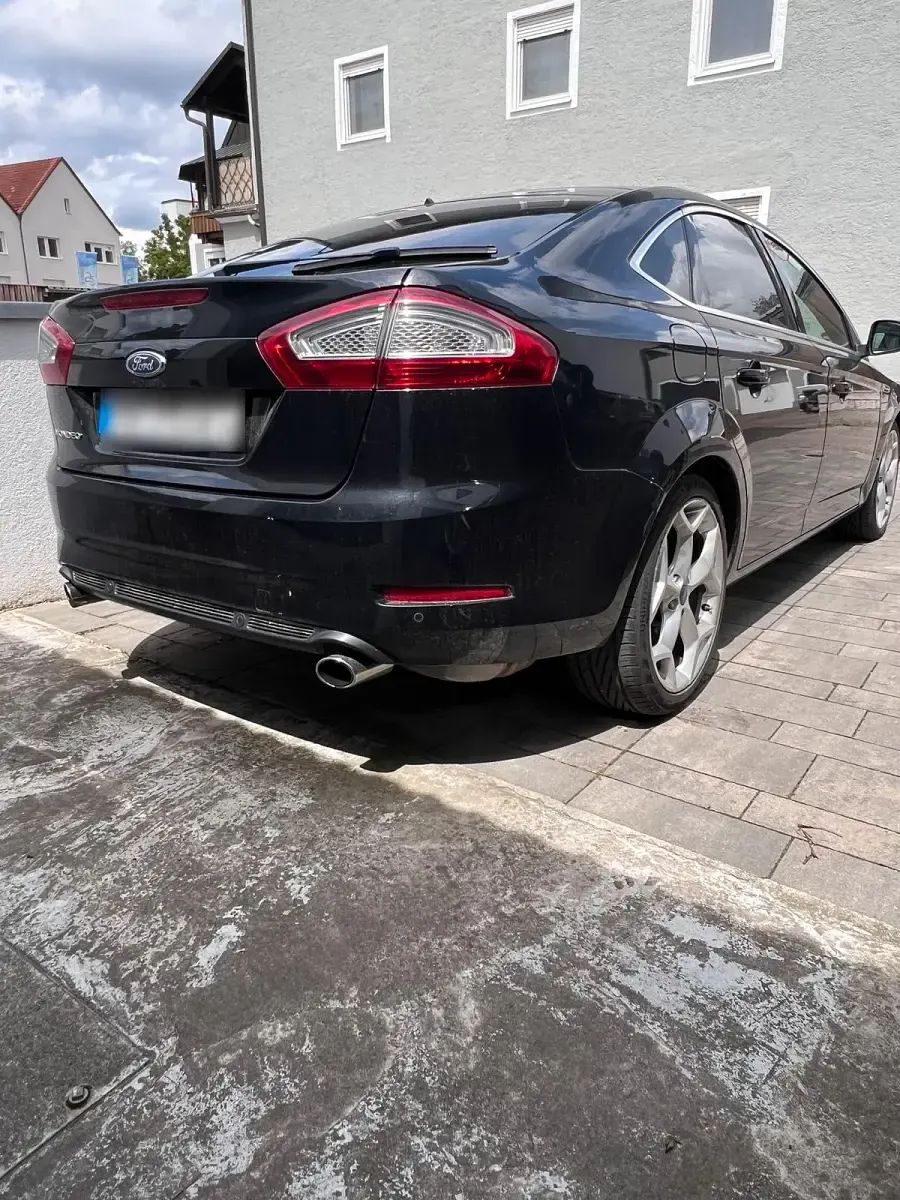 Gebraucht Ford Mondeo 240 PS (176 kW) 2011 Schwarz Limousine