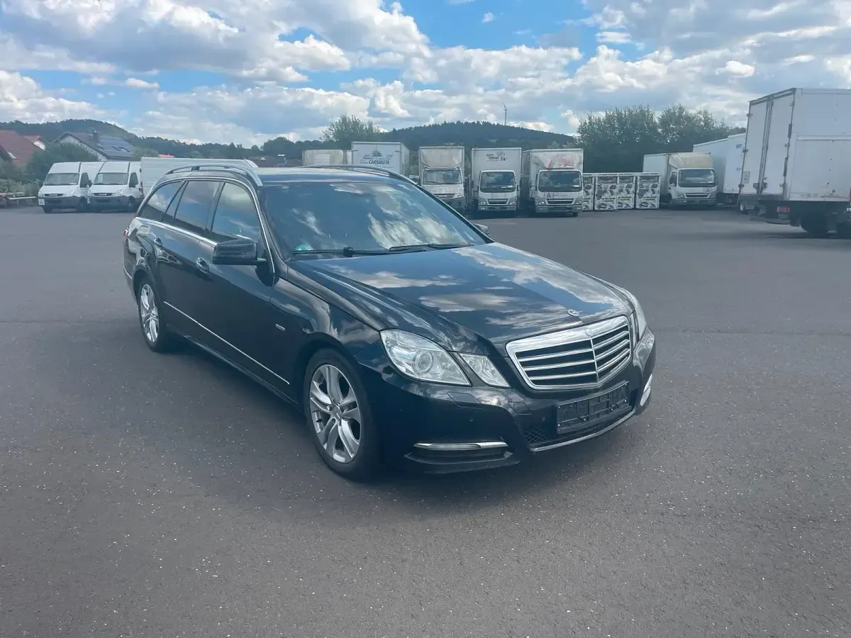 Gebraucht Mercedes E350 265 PS (194 kW) 2010 Schwarz Kombi