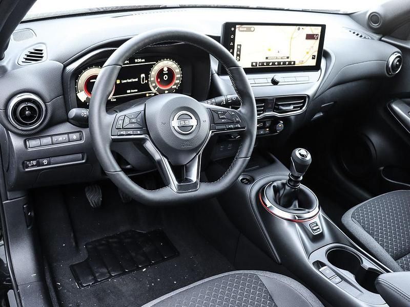 Neu Nissan Juke N-Connecta 114 PS (83 kW) 2025 P) (schwarz SUV