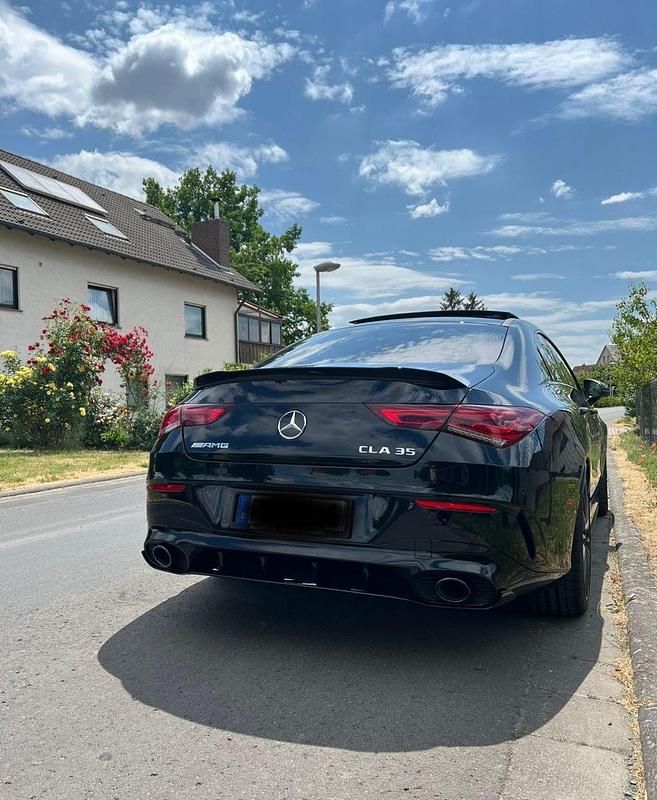 Schwarz Gebraucht 2023 Mercedes CLA35 AMG AMG Coupé | 47.100 € (Etwas zu teuer) - Bild 1/4