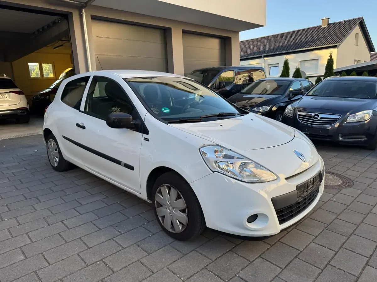 Gebraucht Renault Clio 75 PS (55 kW) 2012 Weiß Kleinwagen